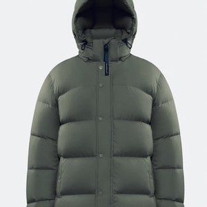 Aritzia  THE SUPER PUFF -  MEN'S small - fits as women's medium. NWT